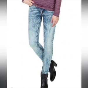 Express Acid wash jeans in excellent condition size 4 short​ 28 inch inseam